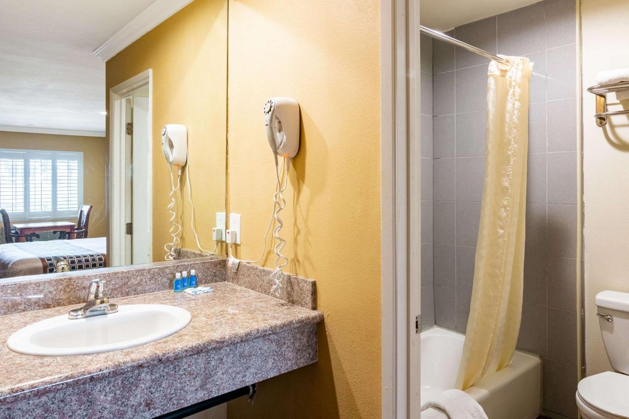 Rodeway Inn Artesia Cerritos מראה חיצוני תמונה