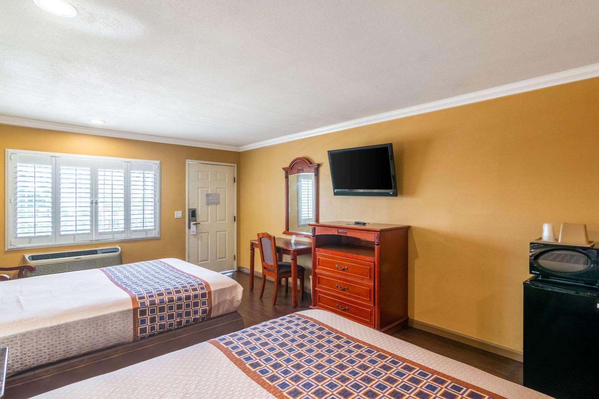 Rodeway Inn Artesia Cerritos מראה חיצוני תמונה