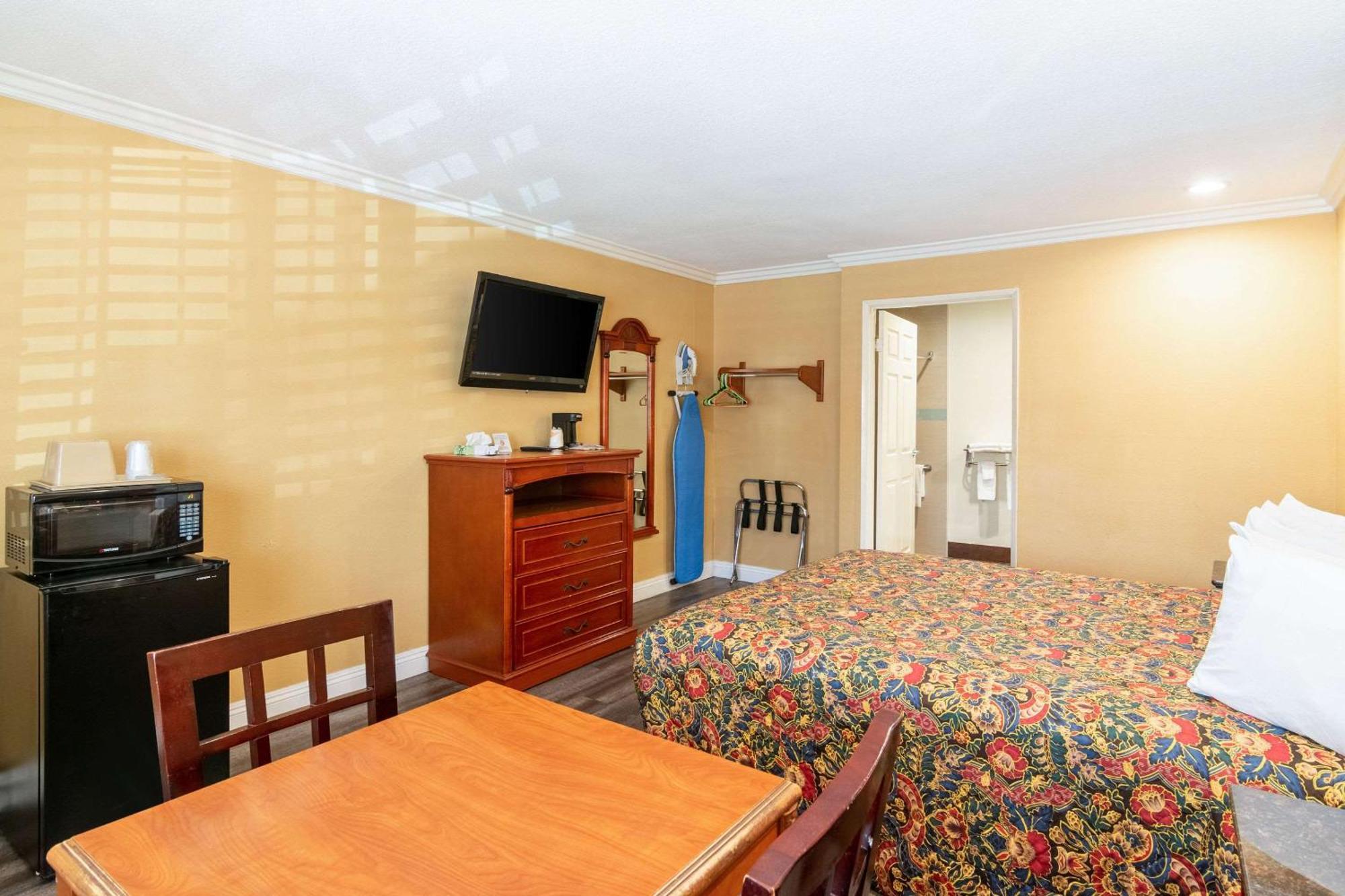 Rodeway Inn Artesia Cerritos מראה חיצוני תמונה