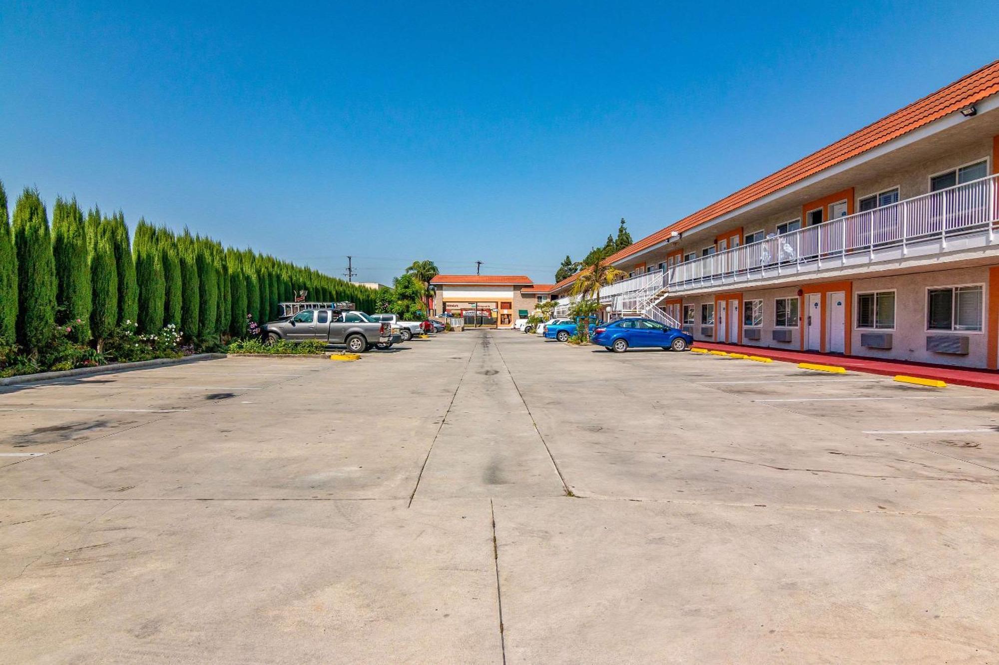Rodeway Inn Artesia Cerritos מראה חיצוני תמונה